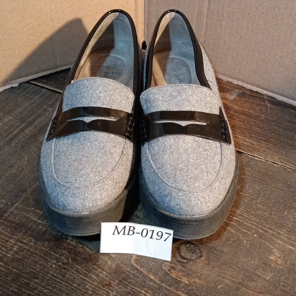 Shoes - Picture 4 of 4